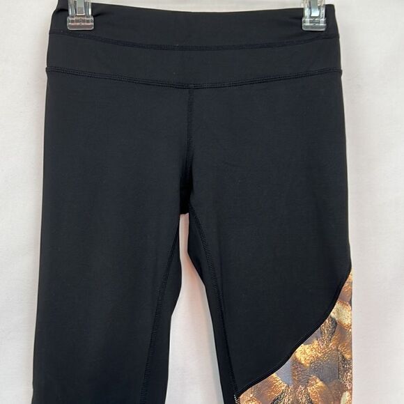 Athleta Black leggings with snake print accents EUC size XS - Picture 2 of 11